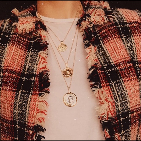 Triple chain necklace with coin pendant - Picture 7 of 7